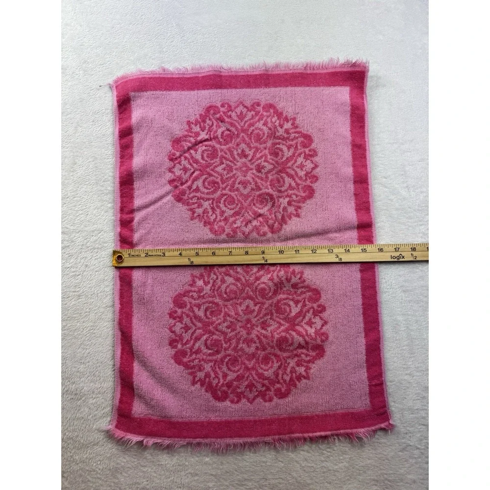 Vintage 1970s Fieldcrest Pink Sculpted Hand Towel Fringe MCM Made USA 16x26